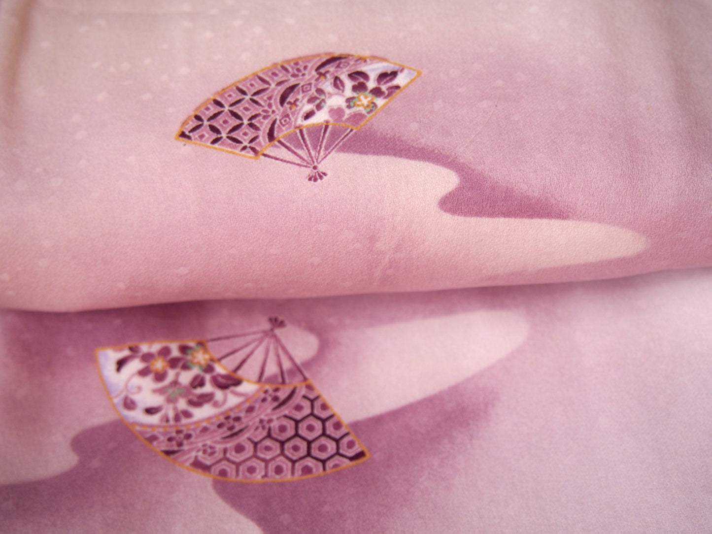 Kimono – fans on pastel purple