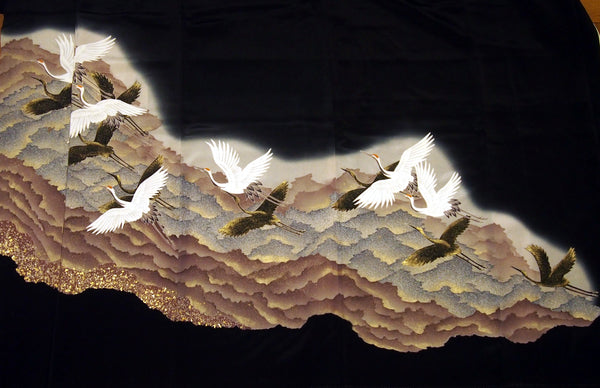 Kurotomesode- cranes over mountains