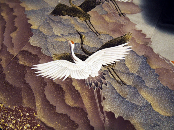 Kurotomesode- cranes over mountains