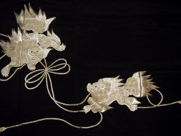 Kurotomesode- silver shisa