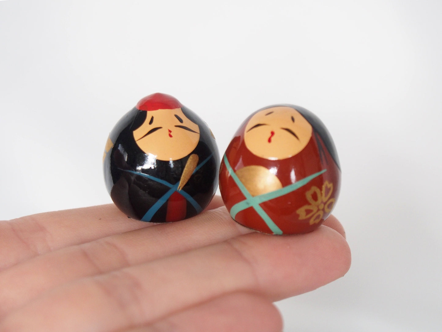 Kokeshi dolls - miniature elegant couple