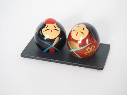 Kokeshi dolls - miniature elegant couple