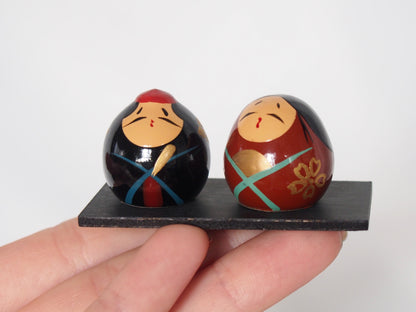 Kokeshi dolls - miniature elegant couple