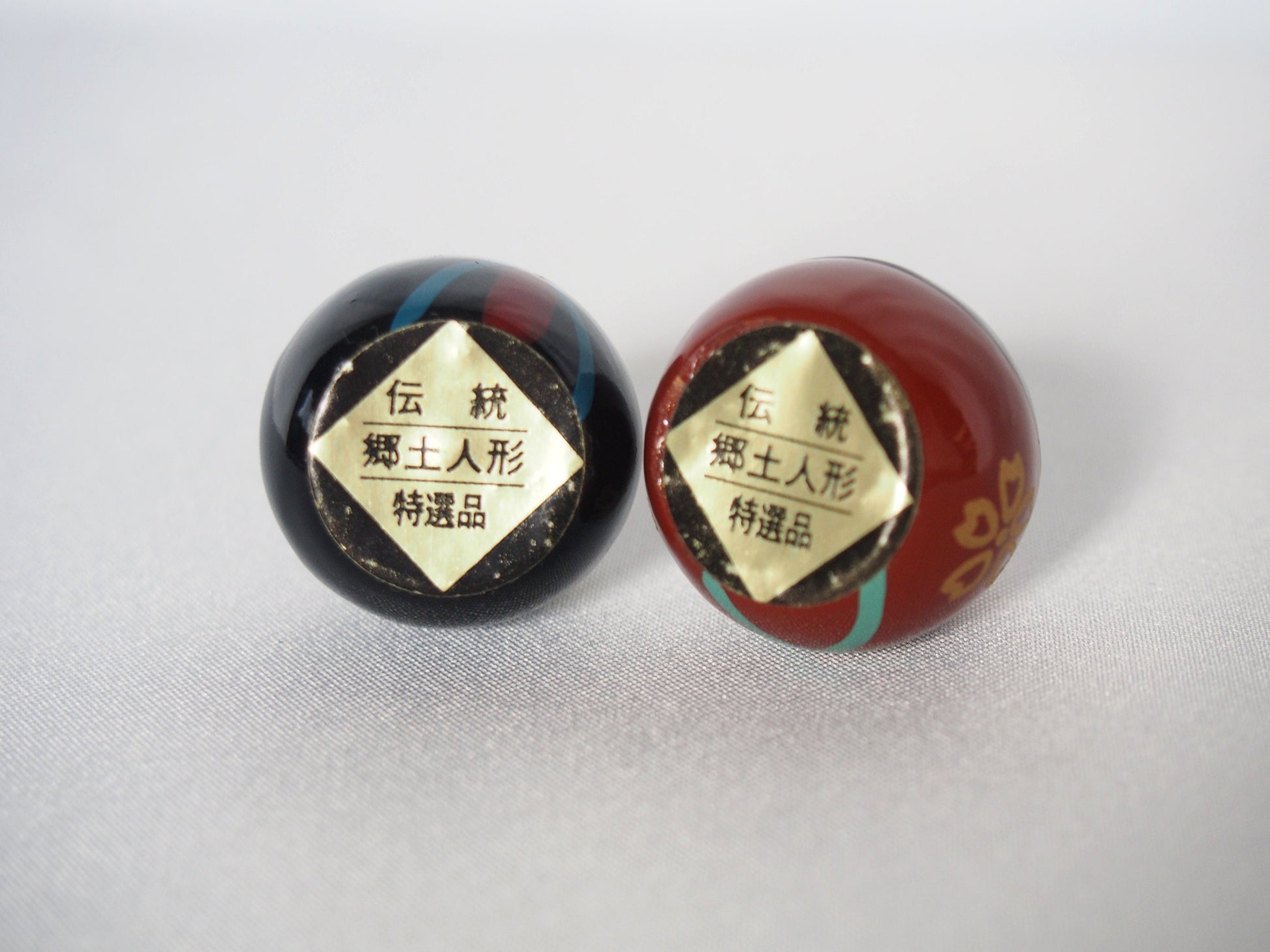 Kokeshi dolls - miniature elegant couple