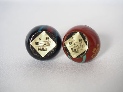 Kokeshi dolls - miniature elegant couple