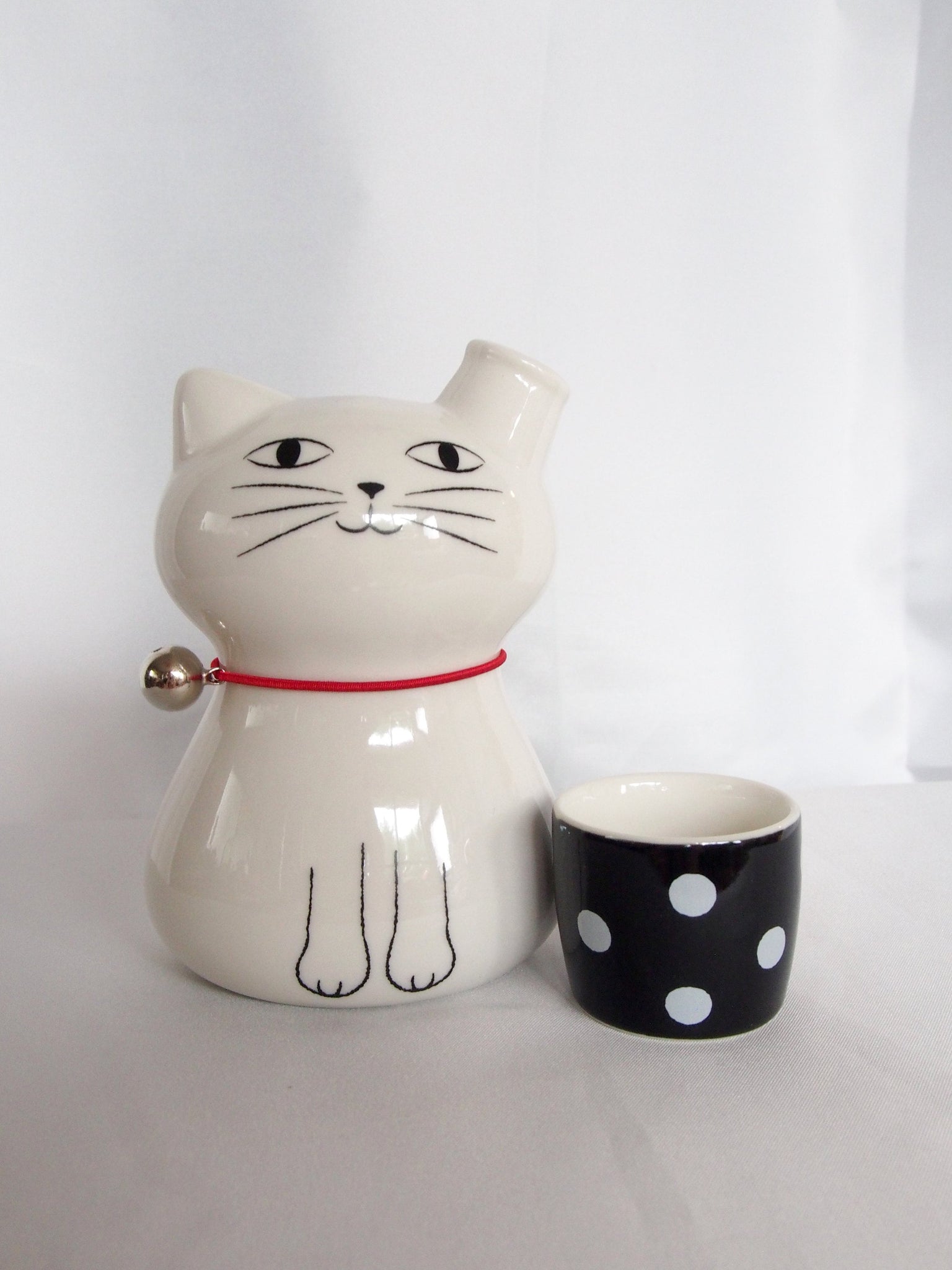 Neko Neko sake bottle - a cat in a hat