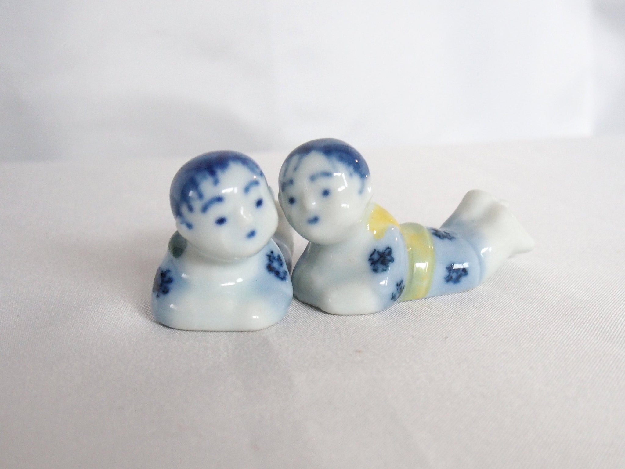 Ceramic chopstick rest-  two resting children
