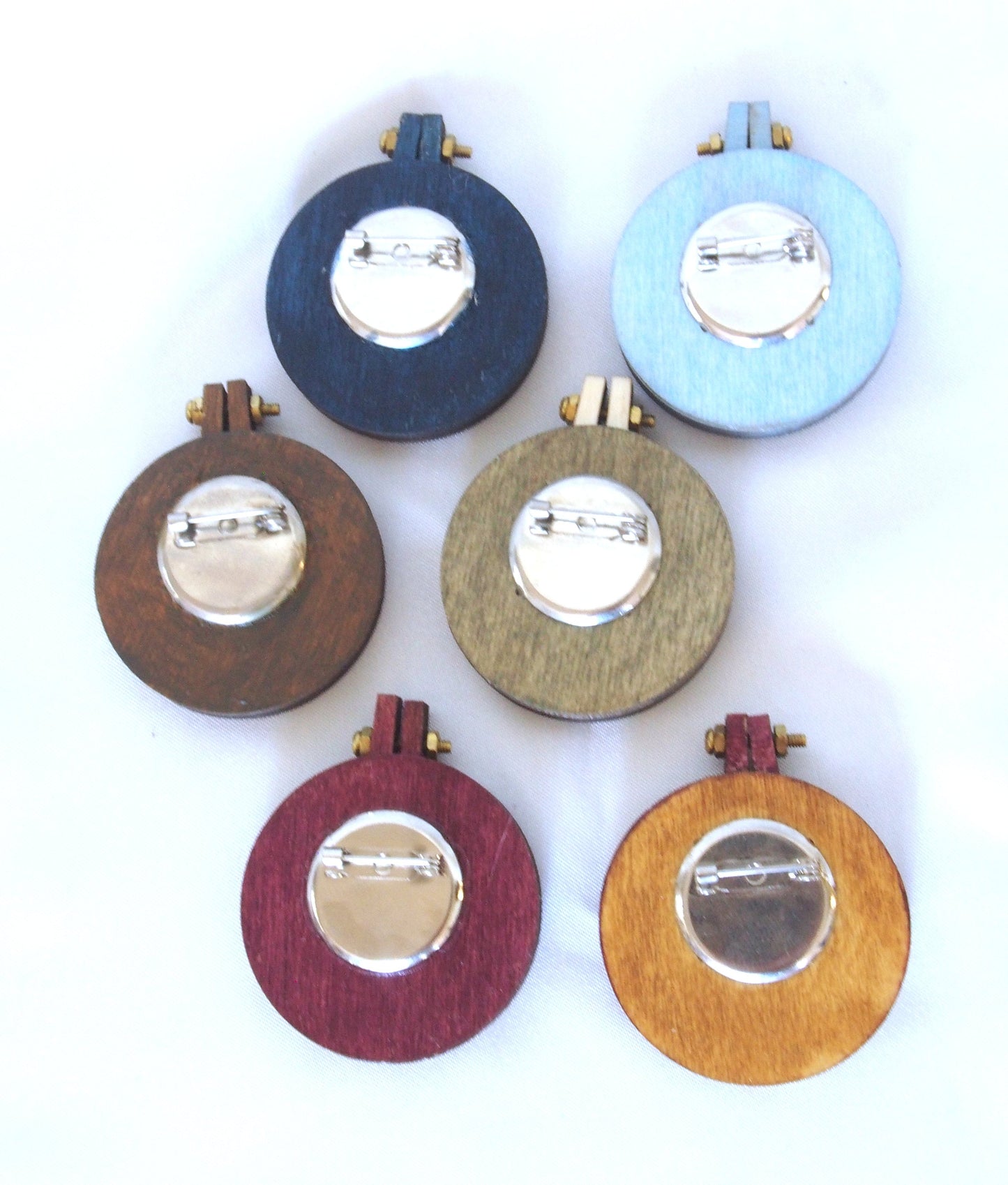 Handmade kimono brooch - wood and silk - round shape