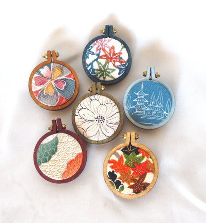 Handmade kimono brooch - wood and silk - round shape