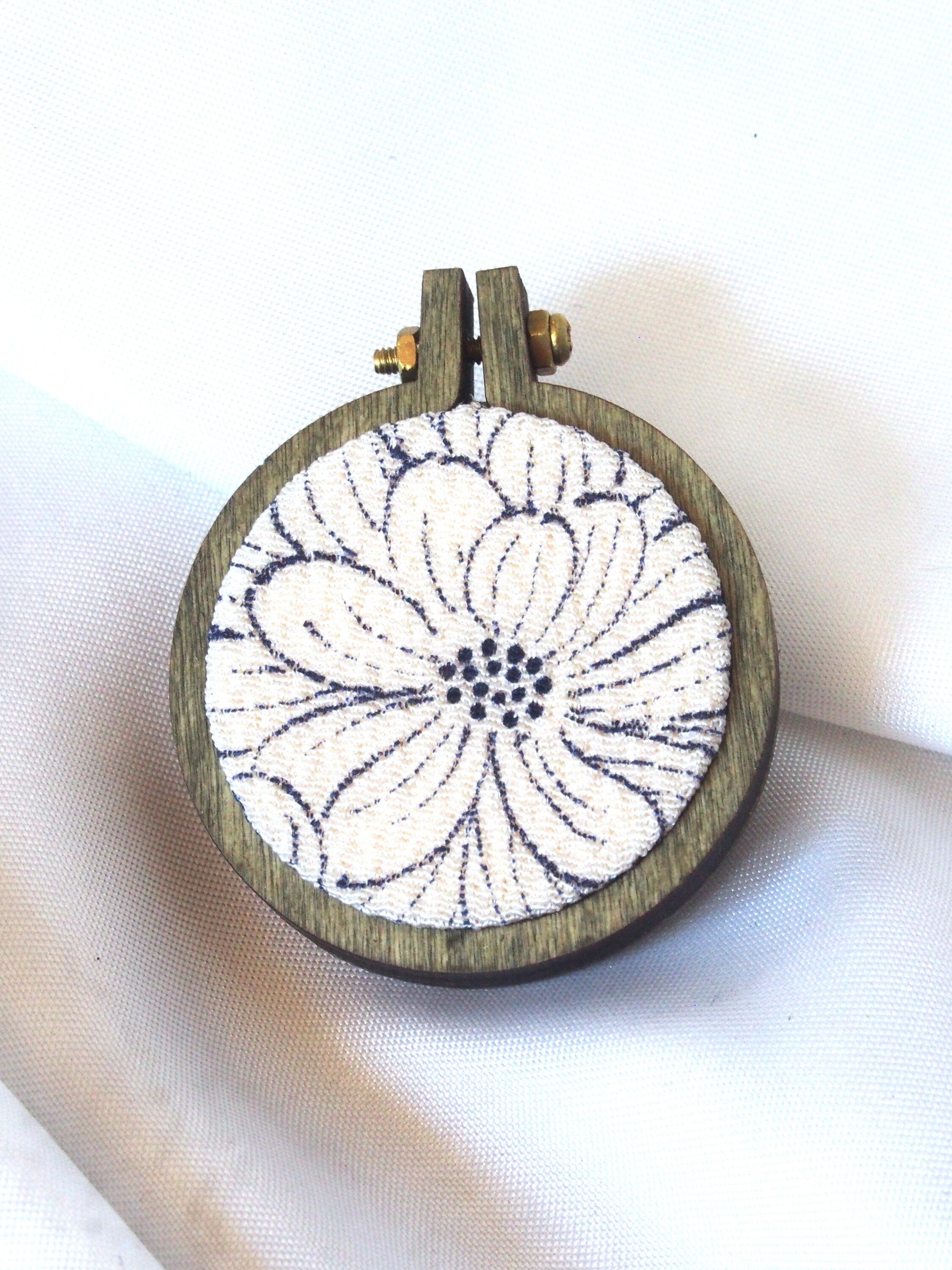 Handmade kimono brooch - wood and silk - round shape
