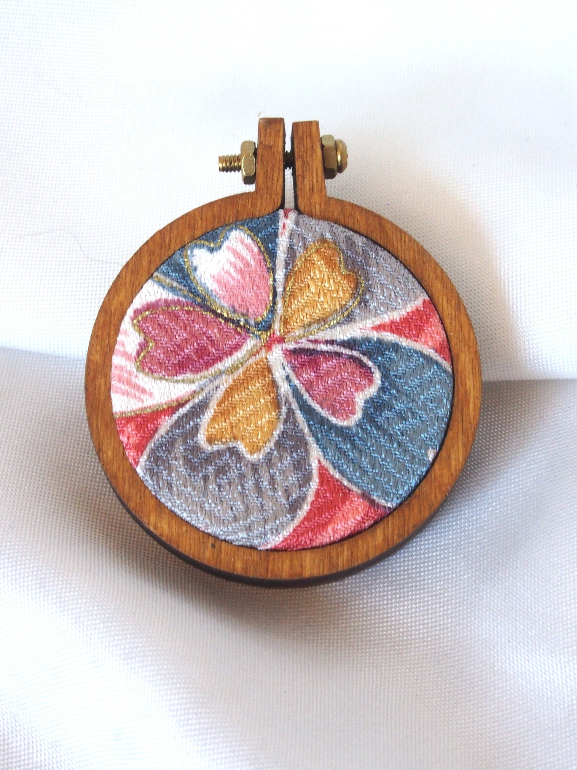 Handmade kimono brooch - wood and silk - round shape