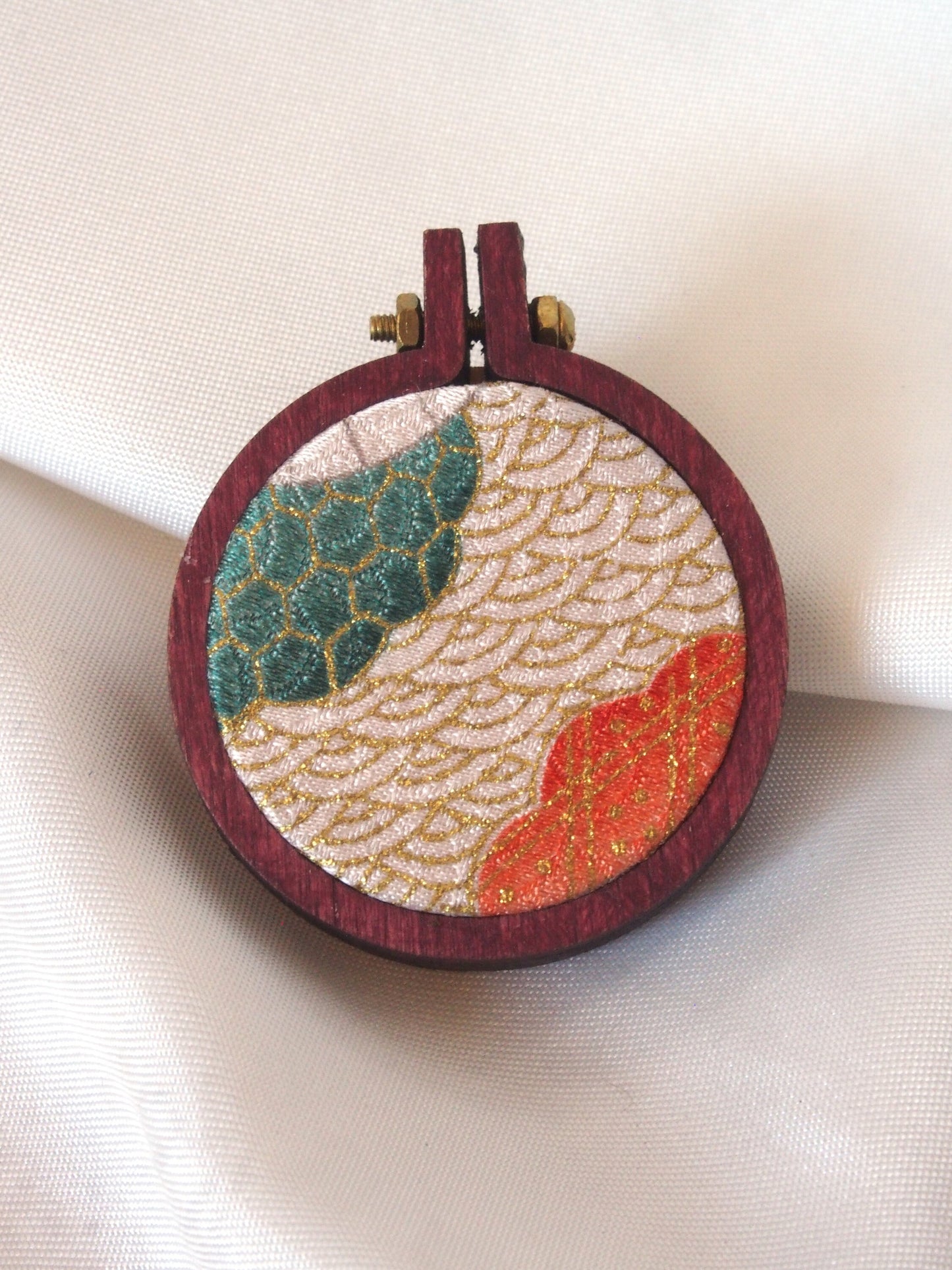 Handmade kimono brooch - wood and silk - round shape
