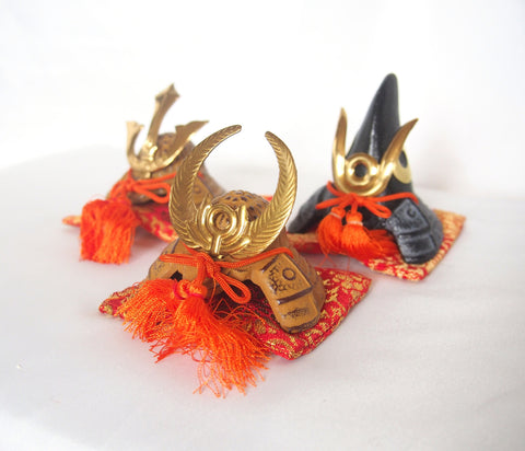 Cast iron paperweight - Japanese helmet kabuto (with cushions)