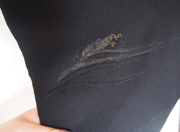Elegant Japanese kimono coat - haori - black with golden waves pattern and family crest