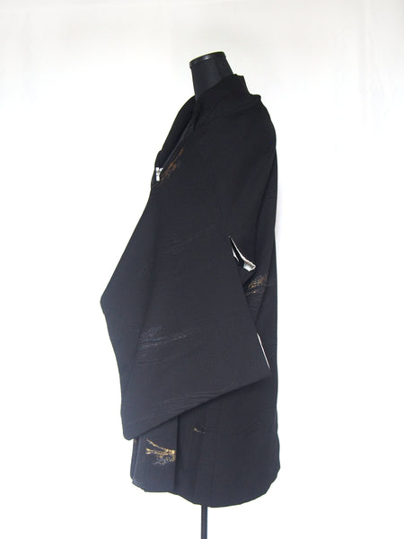 Elegant Japanese kimono coat - haori - black with golden waves pattern and family crest