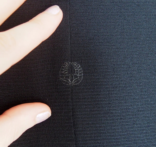 Elegant Japanese kimono coat - haori - black with golden waves pattern and family crest