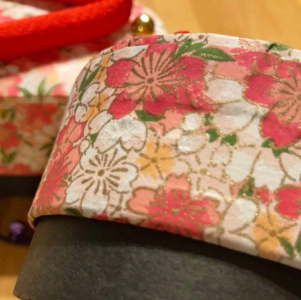 Zōri-shaped paper boxes