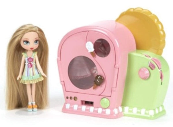 Yummi-Land Scent Your Dress Machine with “Annie a la Mode” Exclusive Doll